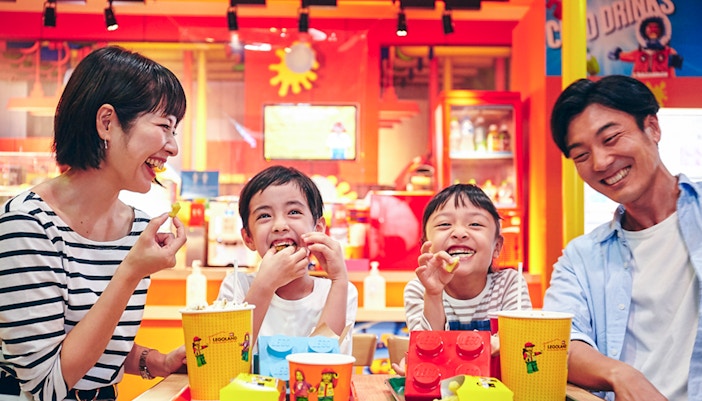 Family enjoying snacks at LEGOLAND Discovery Center Tokyo.