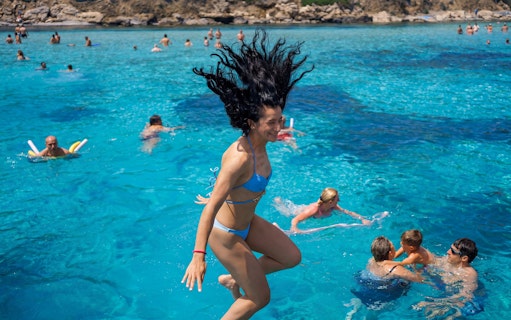 à partir de paphos : visite en bus et en bateau vers le lagon bleu d'akamas d'aphrodite, avec toboggan aquatique-4