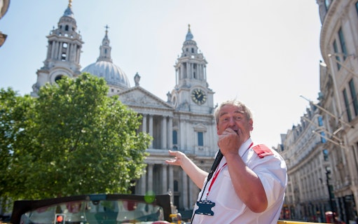 Tour guide speaking in front of St. Paul's Cathedral, London.