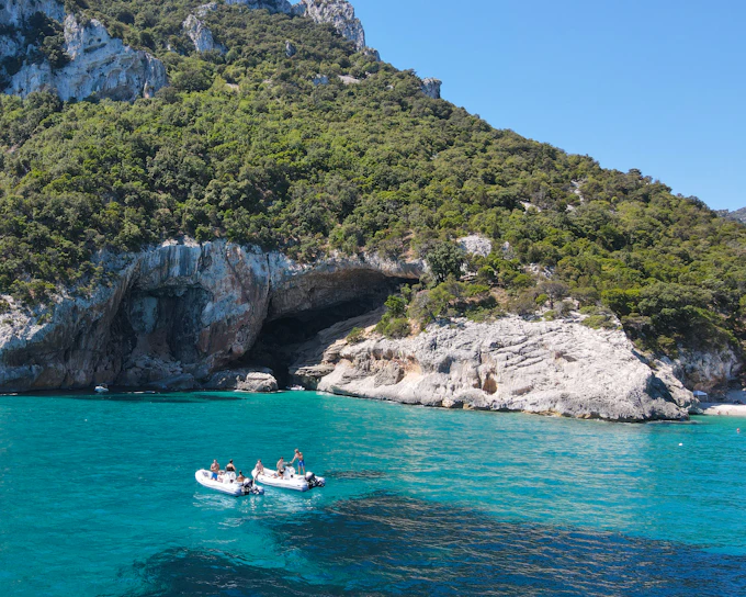 From Cala Gonone: Dinghy Trip in the Gulf of Orosei with Cala Goloritzè Stop