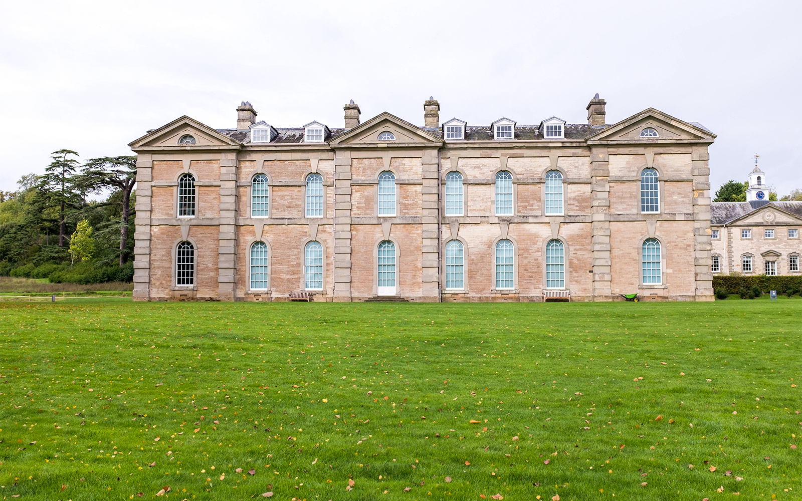Kenilworth Castle And Elizabethan Garden
