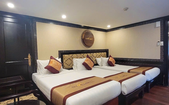 Luxurious cabin with twin beds on a 5-star cruise in Halong Bay.