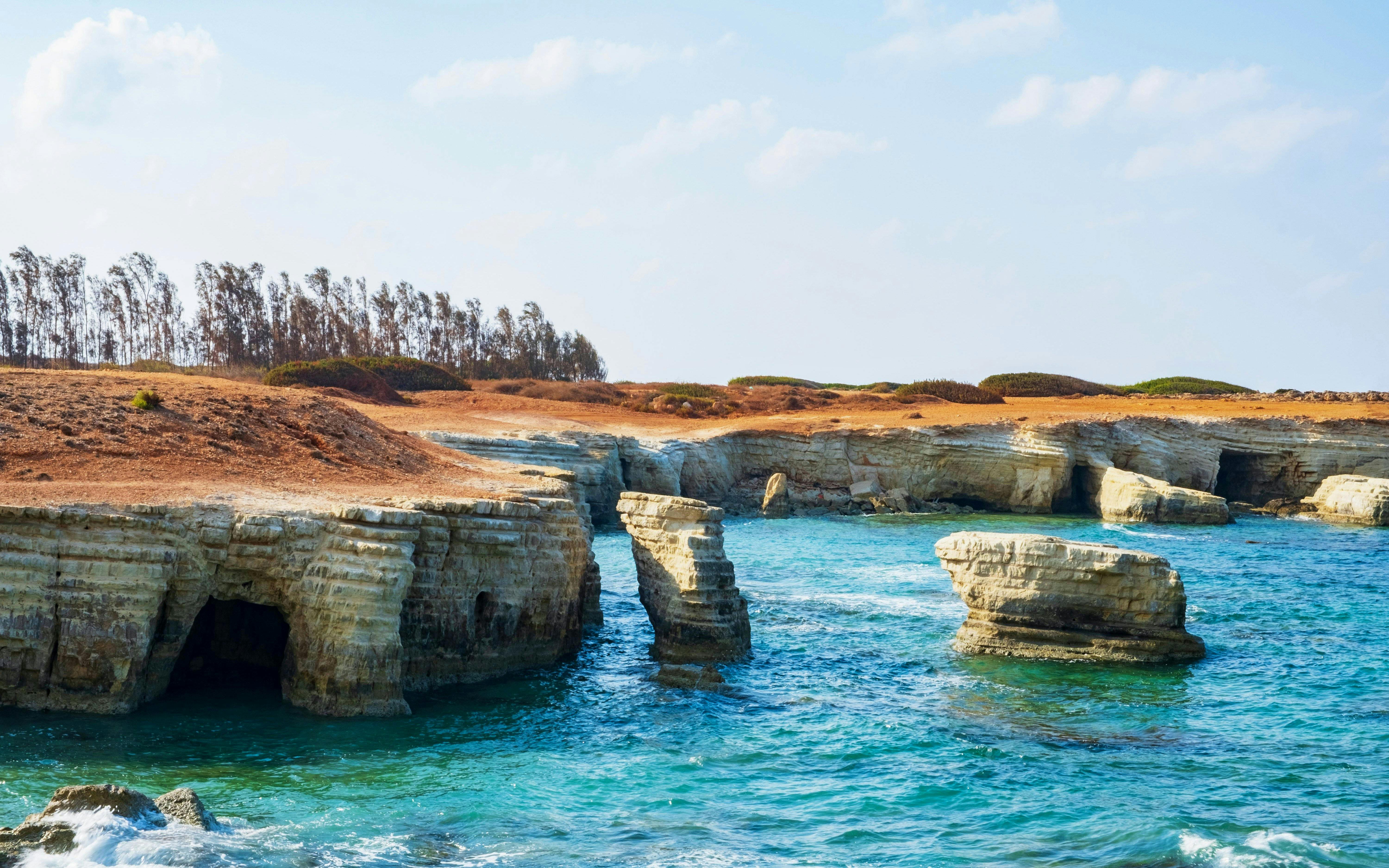 Las cuevas marinas de Peyia