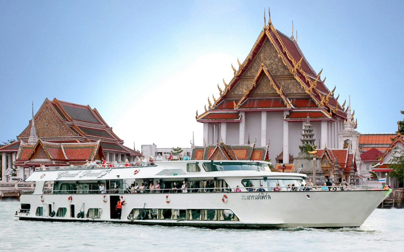  Grand Pearl on Chao Phraya river during the day