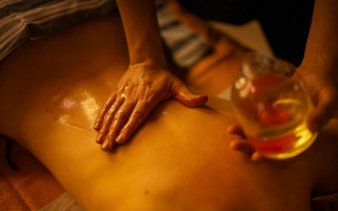 Granada Geleneksel Hamam Bakımı: Cilt Peelingi ve 30 Dakikalık Masaj