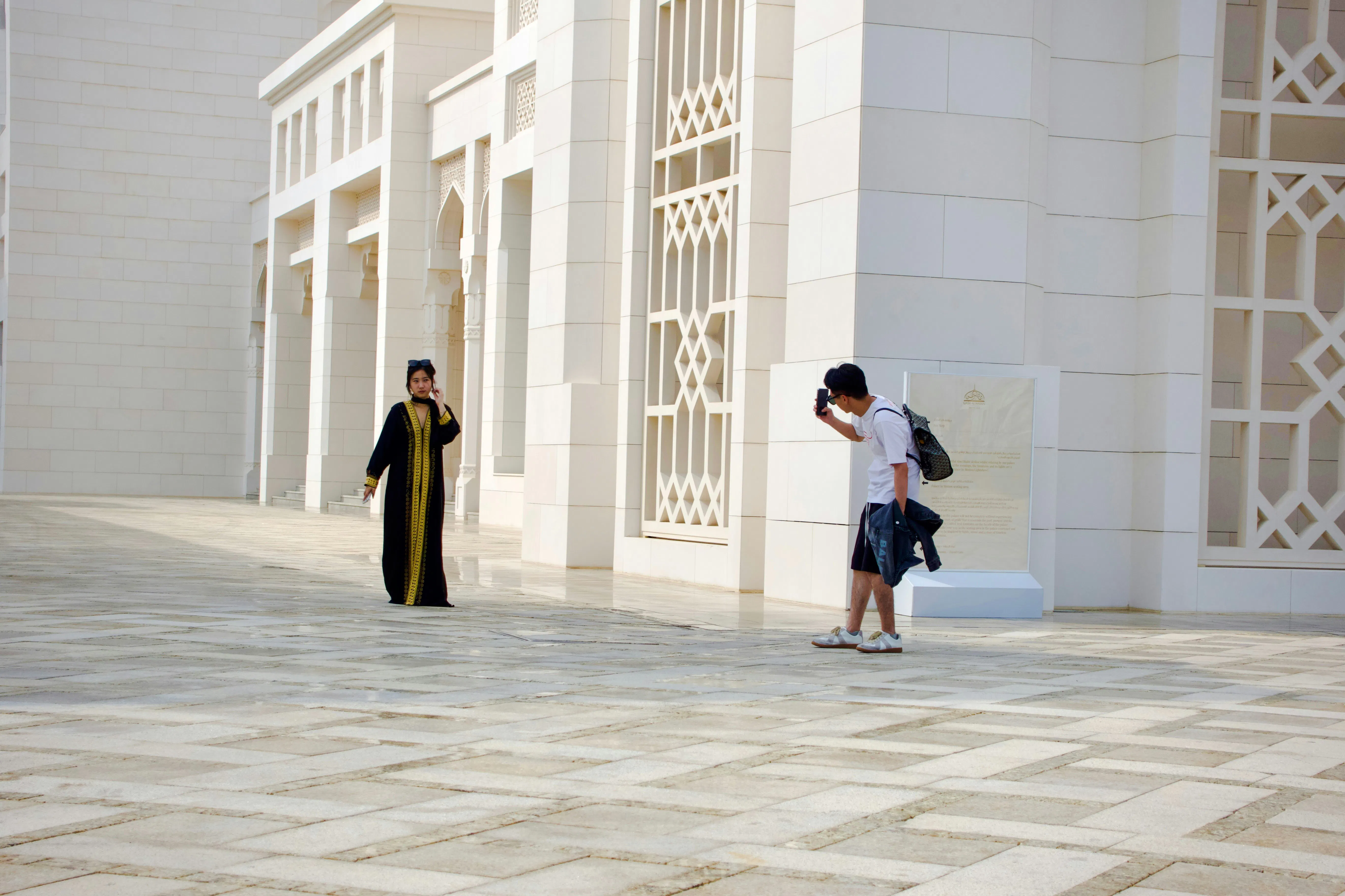 private tour durch abu dhabi mit besuch der scheich-zayid-moschee und des louvre abu dhabi-7