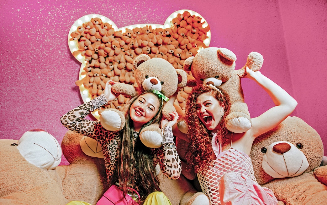 Guests enjoying teddy bear room at WONDR Experience, Amsterdam.