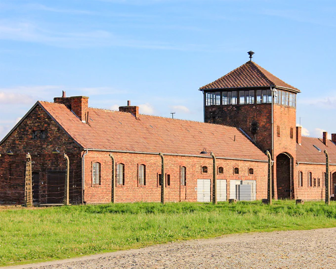 Auschwitz-Birkenau Guided Tour with Fast-Track Tickets & Transfer Options