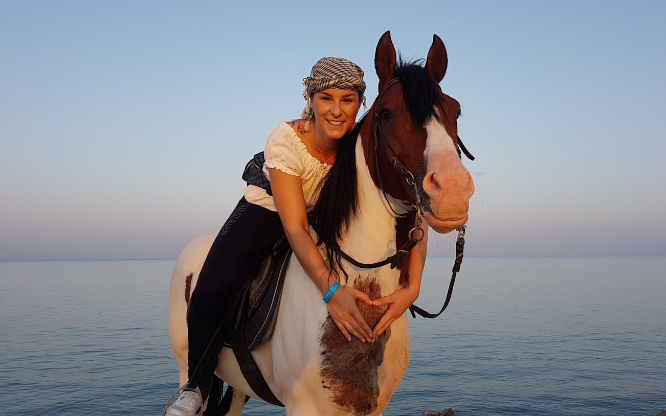 balade à cheval premium de 2 heures : sentier dans le désert et plage en bord de mer - hurghada-4