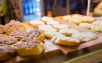 Open-faced sandwiches at All’Antico Vinaio during Florence food tour.
