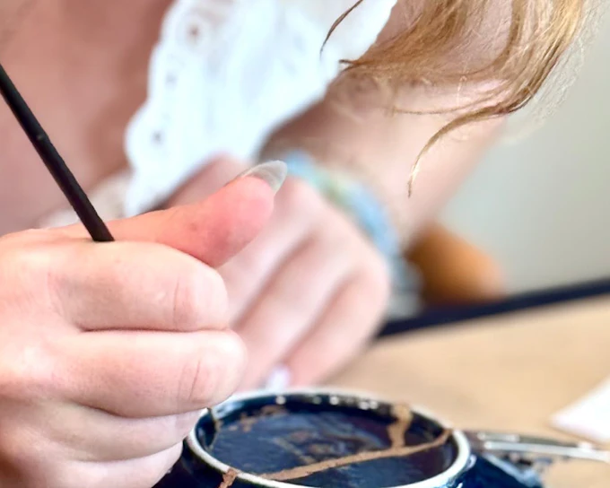 Kintsugi Workshop in Shibuya: Small-Group Japanese Pottery Repair Class with Matcha and Sweets (Product 54165)