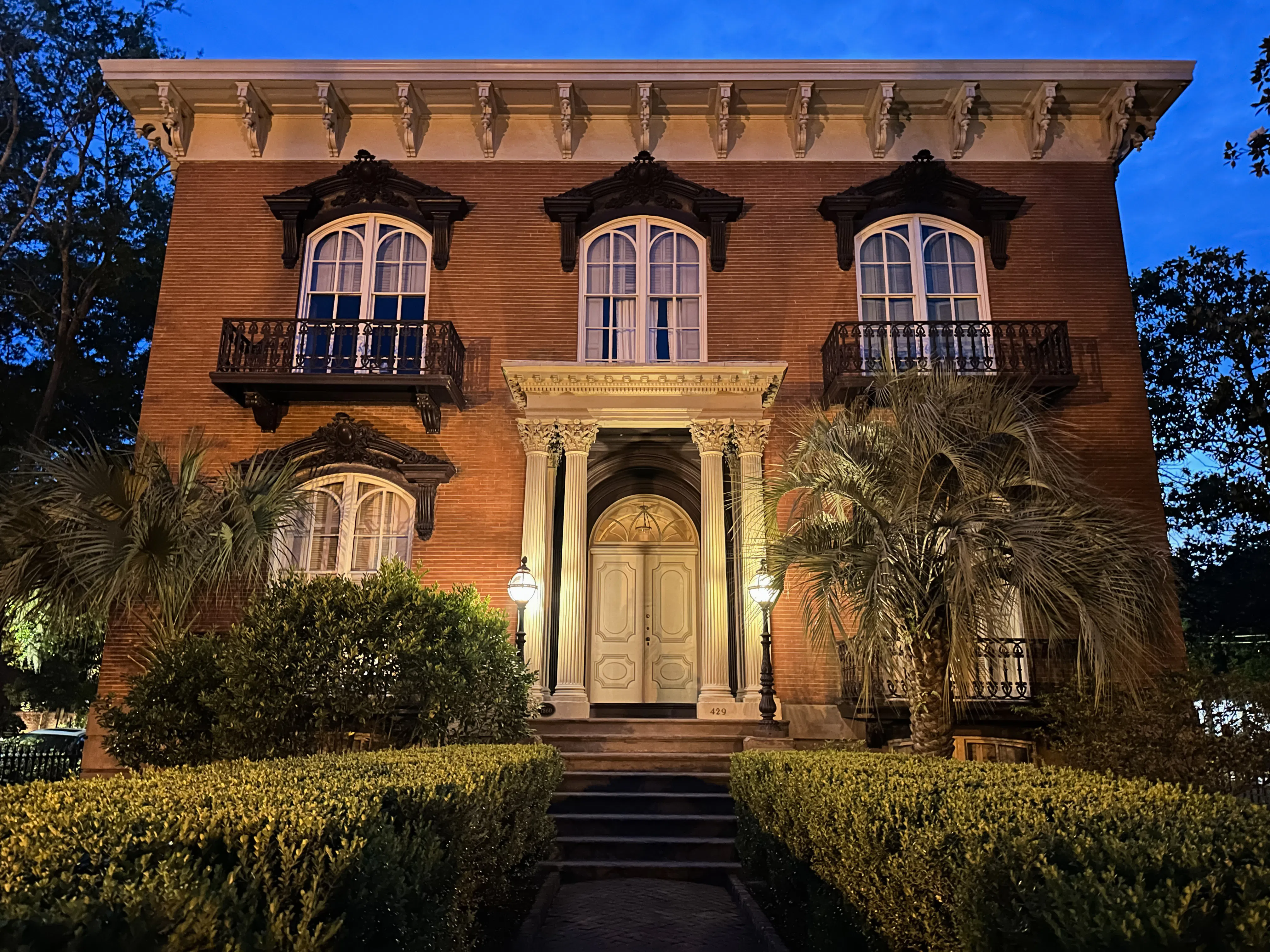 Savannah Historic District Small-Group Ghost Walking Tour Image 7