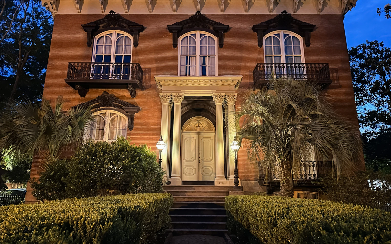 Savannah Historic District Small-Group Ghost Walking Tour Image 7