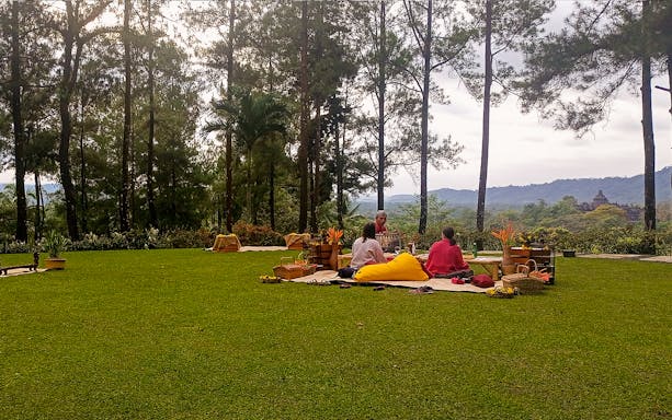 Breakfast picnic with view of Borobudur temple during guided tour in Indonesia.
