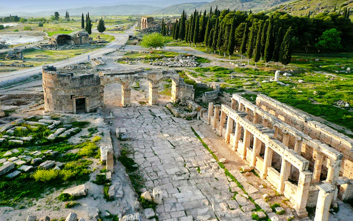 From Antalya or Kemer: Pamukkale and Hierapolis Guided Day Trip with Lunch
