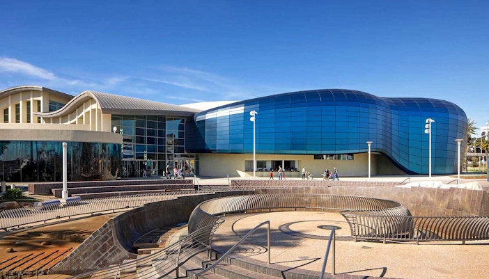 Aquarium of the Pacific exterior with visitors entering through the main entrance.
