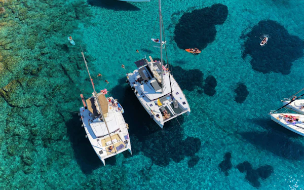 From Heraklion: Dia Island Luxury Catamaran Cruise with Brunch & Water Activities