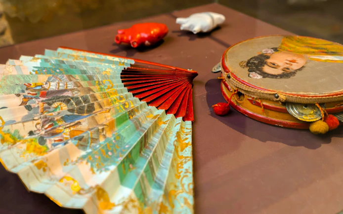 Decorative fan and tambourine at Tablao Casa de la Memoria, Seville.
