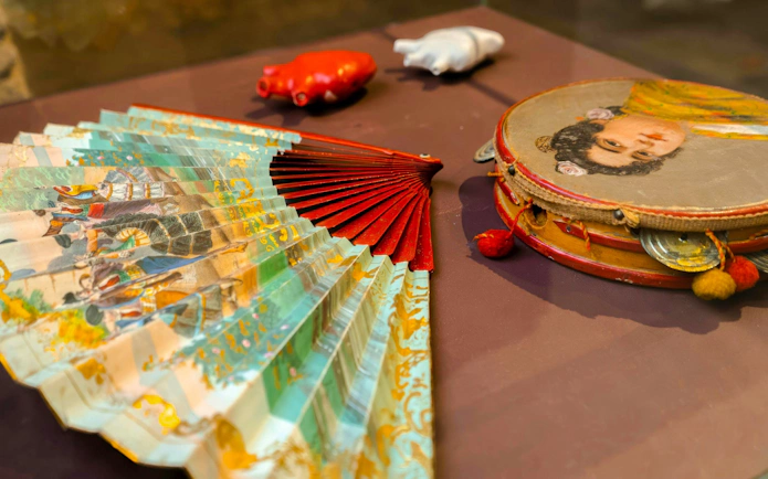 Decorative fan and tambourine at Tablao Casa de la Memoria, Seville.