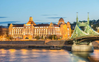 abendliche sightseeing-bootsfahrt auf der donau in budapest mit optionalen getränken-5