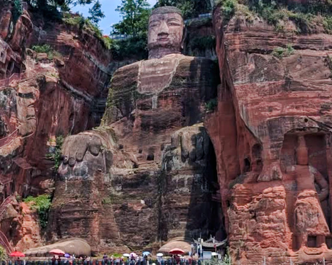 Chengdu and Surroundings Private Car Charter with Chinese-Speaking Driver