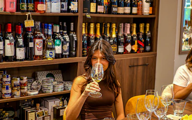 Málaga Wine Tasting with 5 Spanish Wines and Tapas Pairings