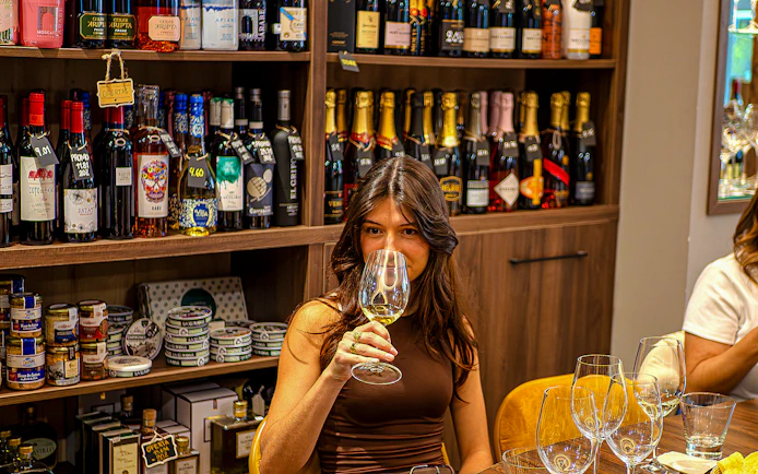 Málaga Wine Tasting with 5 Spanish Wines and Tapas Pairings
