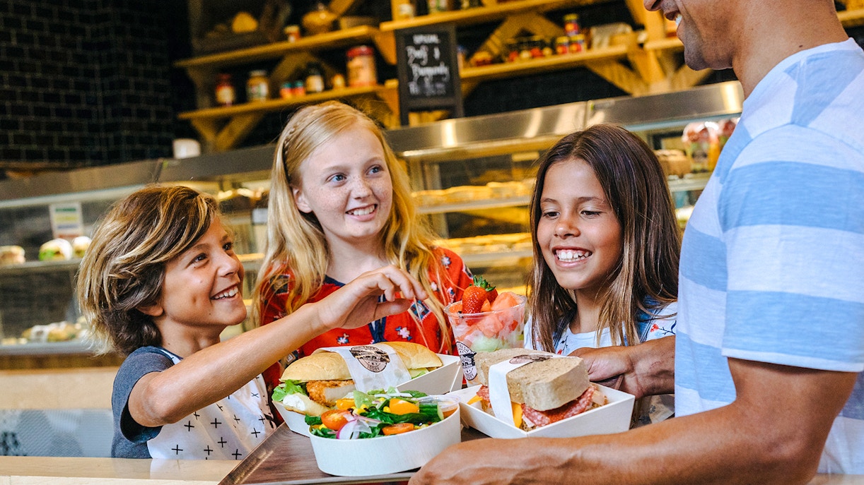 Warner Bros Movie World - Dining