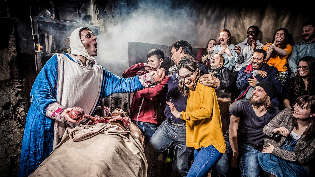 Guests reacting to a live performance at the Amsterdam Dungeon.