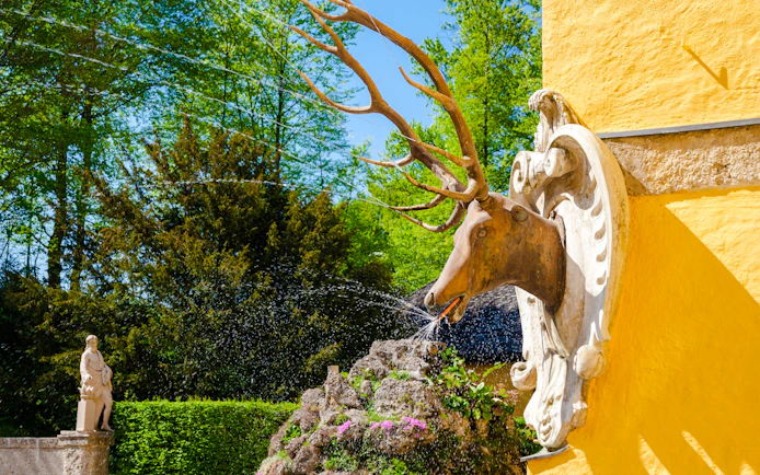 Tour durch das Schloss Hellbrunn mit den Trickbrunnen in Salzburg – mit Schnelleinlass