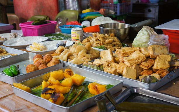 Street food stalls in Kuala Lumpur offering diverse Malaysian dishes on the Flavours of Malaysia Food Tour.