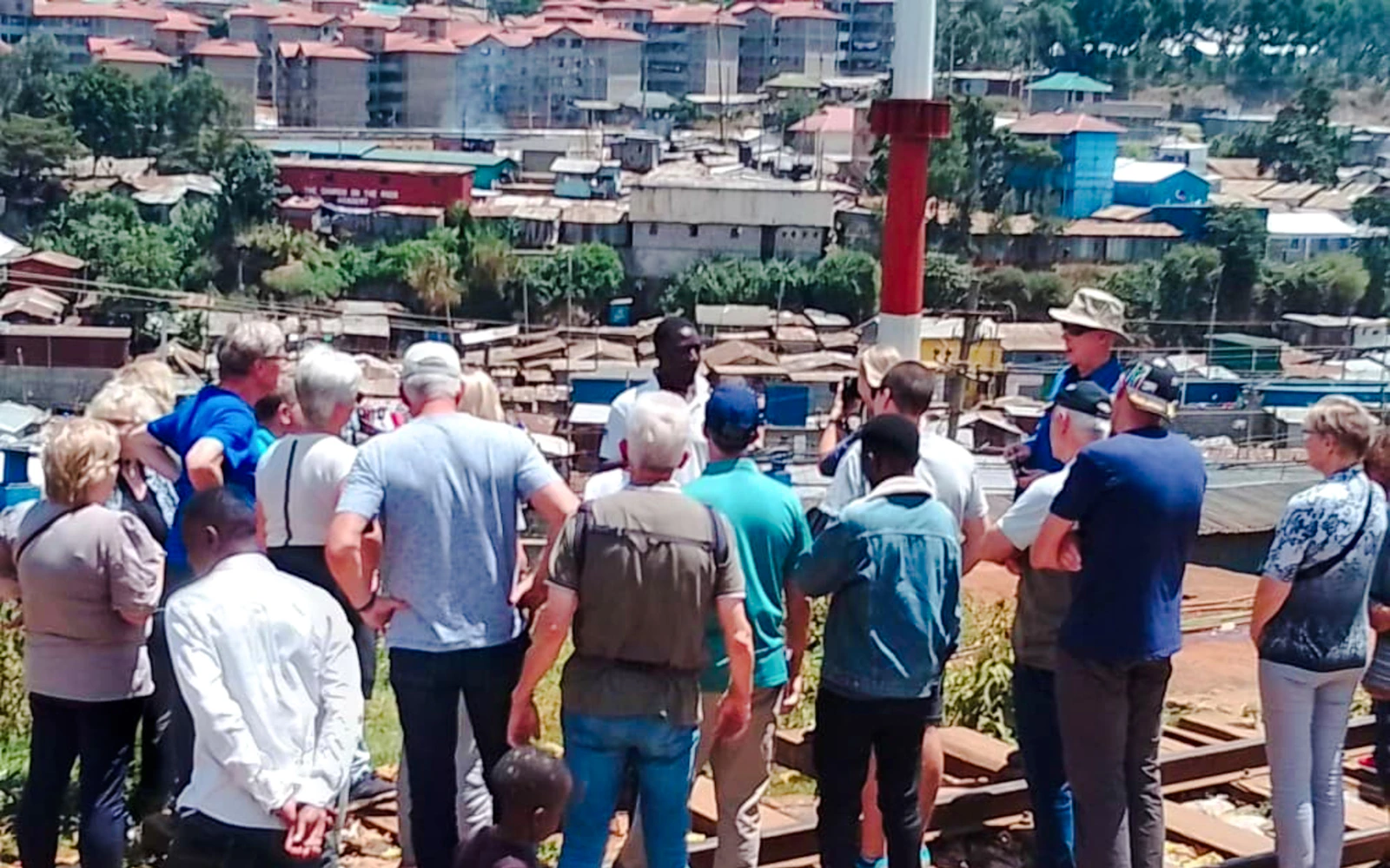 Nairobi: Giraffe Centre Feeding and Kibera Slum Walking Tour with Hotel Pickup (Product 56429)
