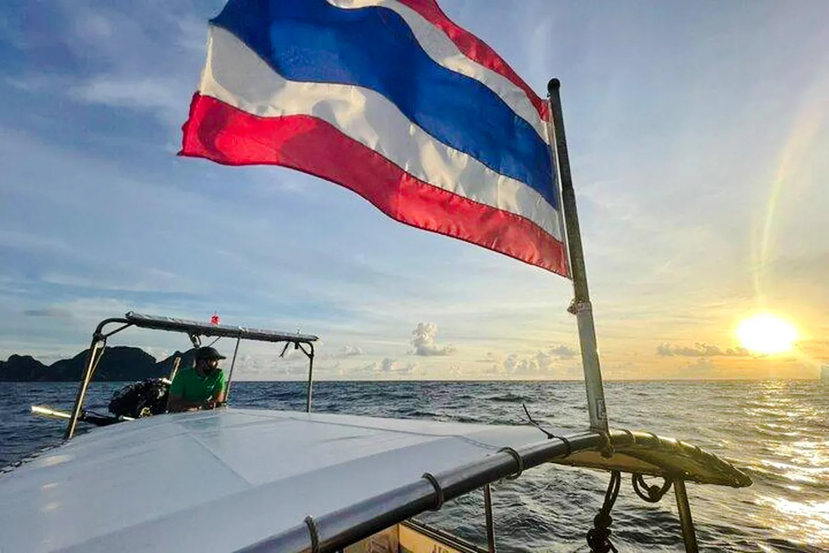 tour di snorkeling in barca a coda lunga per gruppi piccoli alle isole phi phi con partenza da koh phi phi, senza la tassa d'ingresso al parco nazionale-6