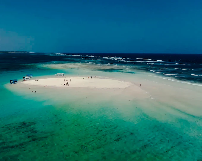 Diani Beach Glass-Bottom Boat Cruise to Robinson Island with Snorkeling and Underwater Show (Product 56195)