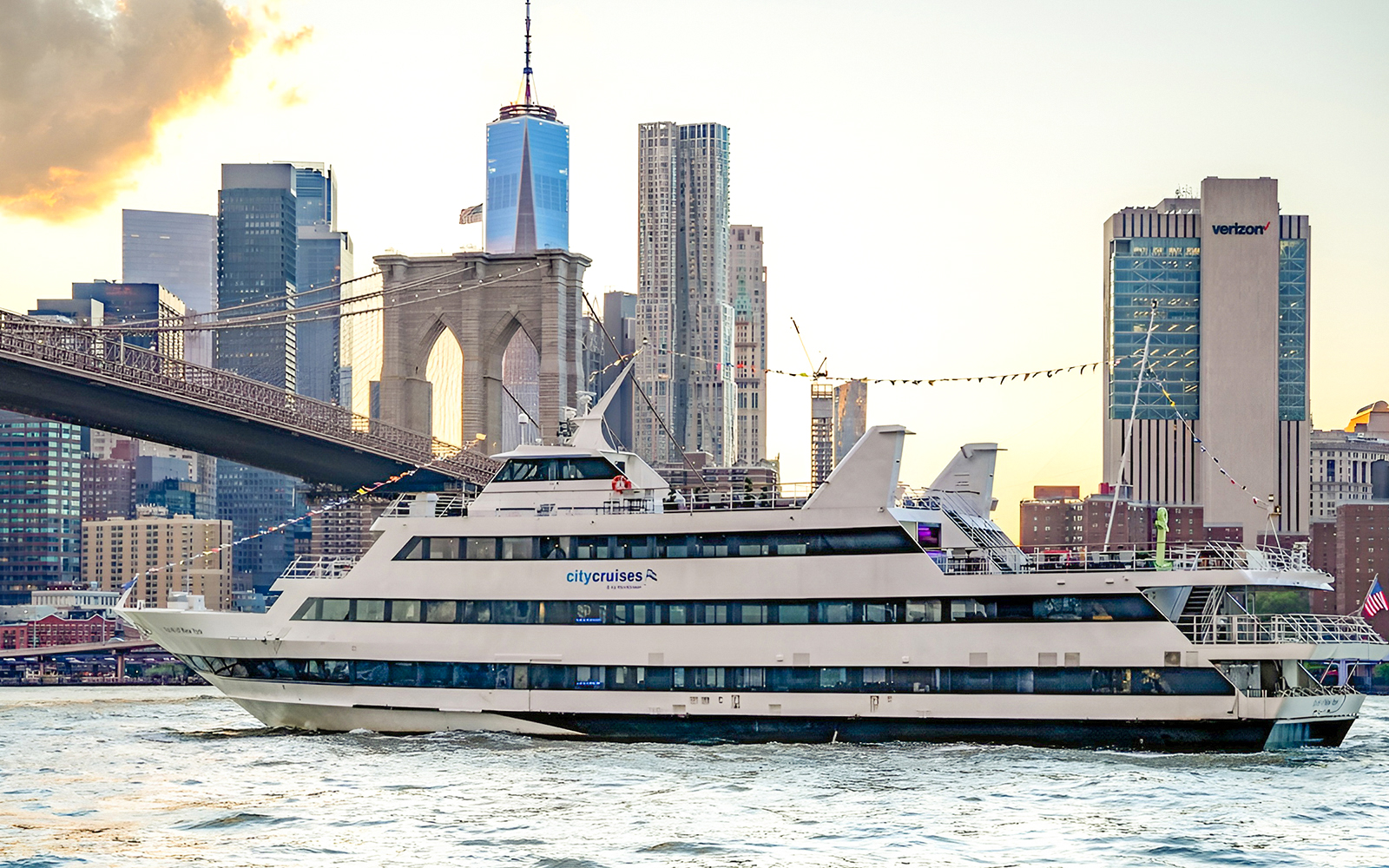 https://cdn-imgix.headout.com/media/images/6d5515603934b33f0d1c55b14cf3e7f2-27691-new-york-new-york-signature-dinner-cruise-02.jpg