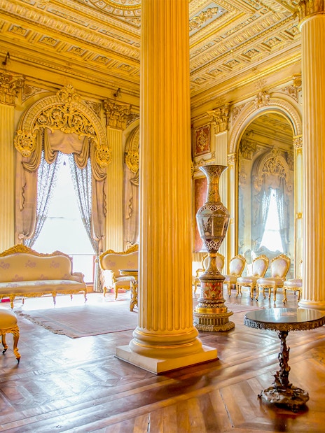 Sufera Hall interior with ornate columns and luxurious furnishings, Dolmabahçe Palace, Istanbul, Turkey.