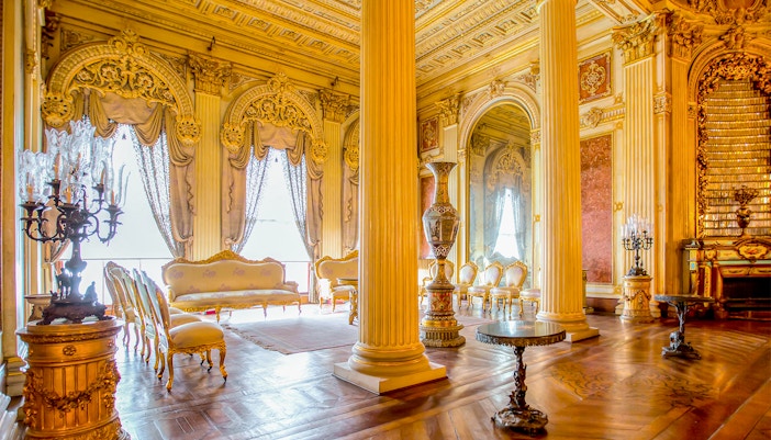 Sufera Hall interior with ornate columns and luxurious furnishings, Dolmabahçe Palace, Istanbul, Turkey.