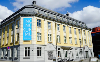 Tromso Private Old Town Walking Tour with Northern Lights Cruise