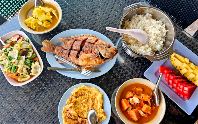 From Phuket/Krabi/Khao Lak: Private Khao Sok Day Trip with Cheow Lan Lake Longtail Boat Tour