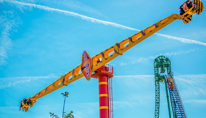 Energylandia Space Booster ride with passengers experiencing thrilling aerial spins.
