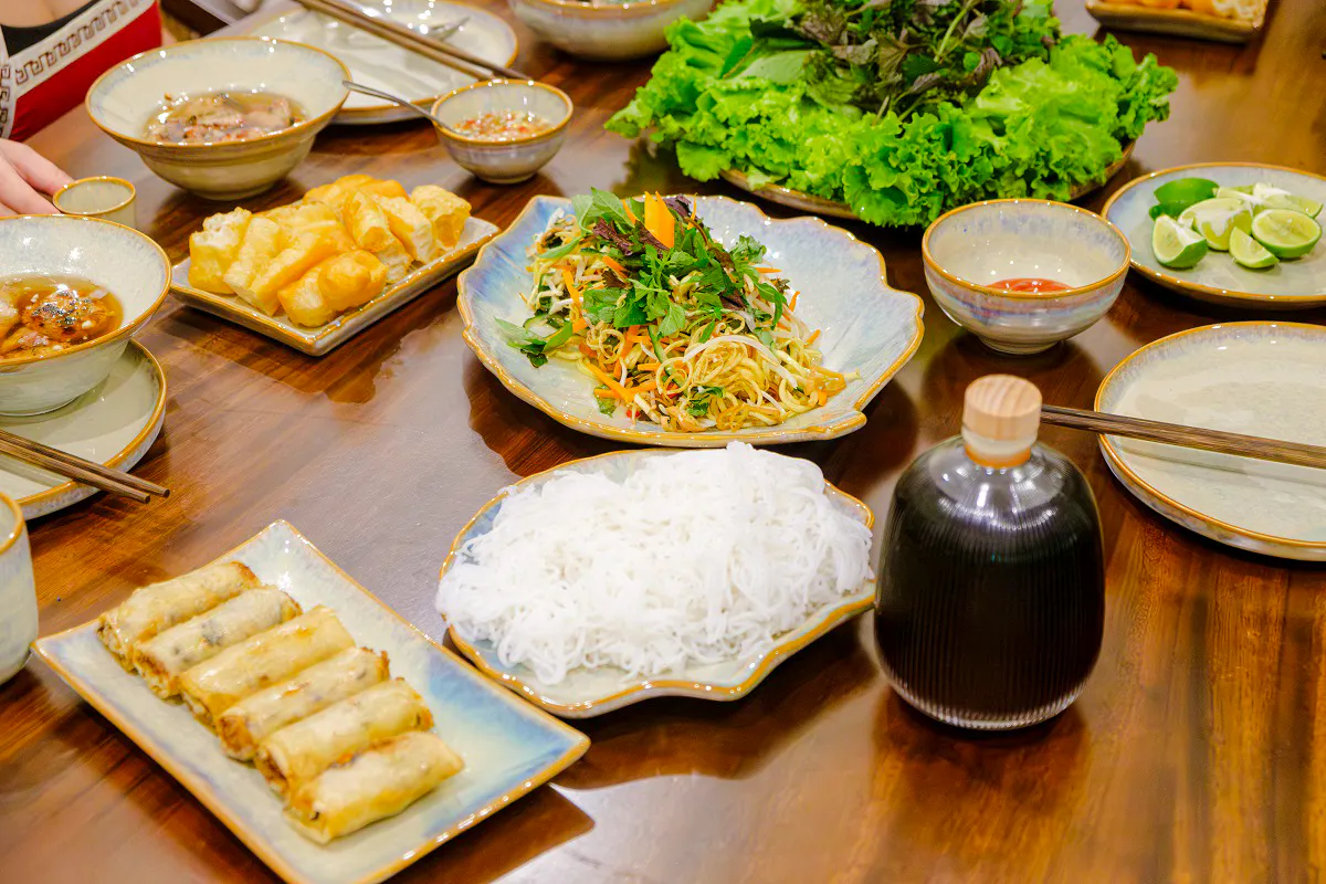 Hanoi Vietnamese Cooking Class with Local Market Tour