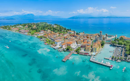 From Milan: Verona and Sirmione Day Trip with Private Lake Garda Boat Cruise