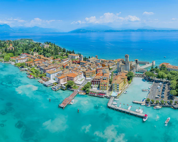 From Milan: Verona and Sirmione Day Trip with Private Lake Garda Boat Cruise