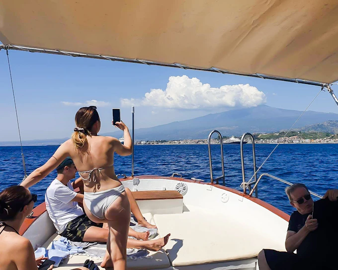 2-Hour Sightseeing Cruise in Giardini Naxos Taormina Isola Bella