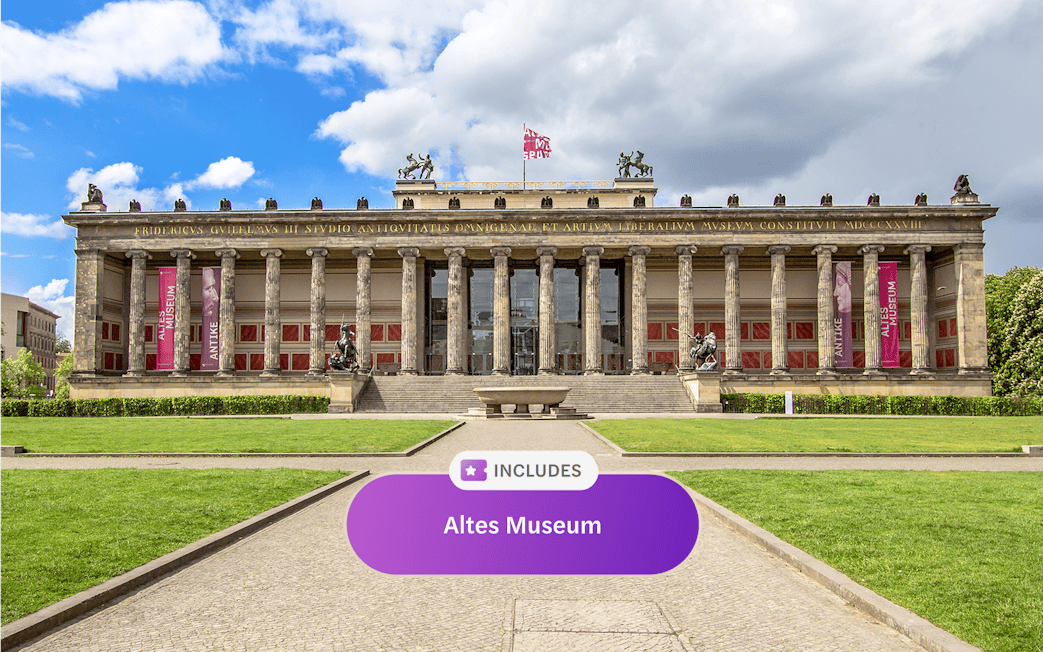Altes Museum in Berlin with classical columns and entrance view.