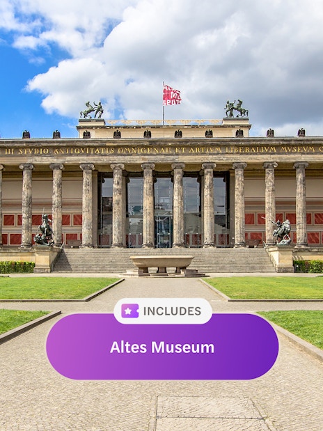 Altes Museum in Berlin with classical columns and entrance view.