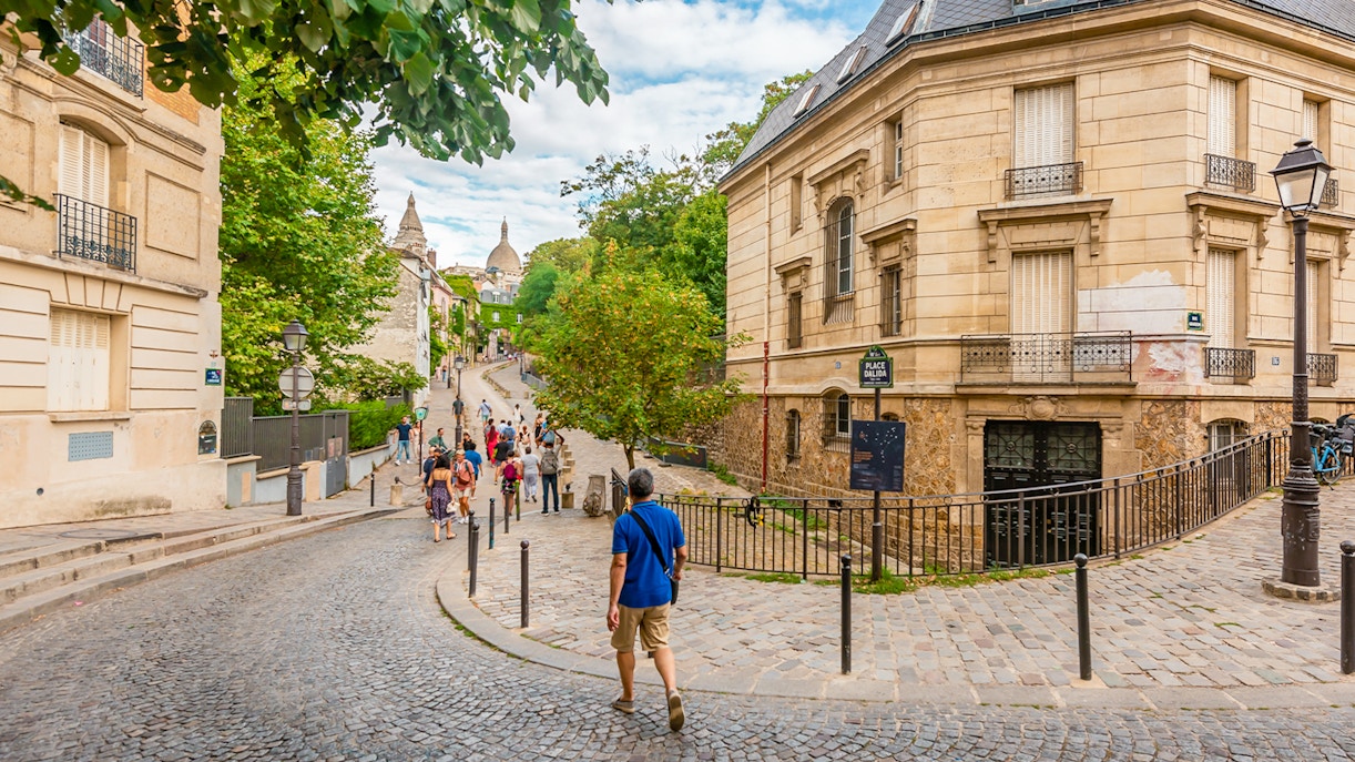 Montmartre Opening Hours