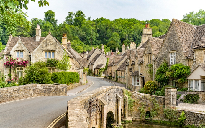 Stone cottages and bridge in a Cotswolds village on the Blenheim Palace, Downton Abbey Village tour.