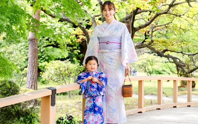 Kimono rental experience in Shinjuku Gyoen National Garden, Tokyo.