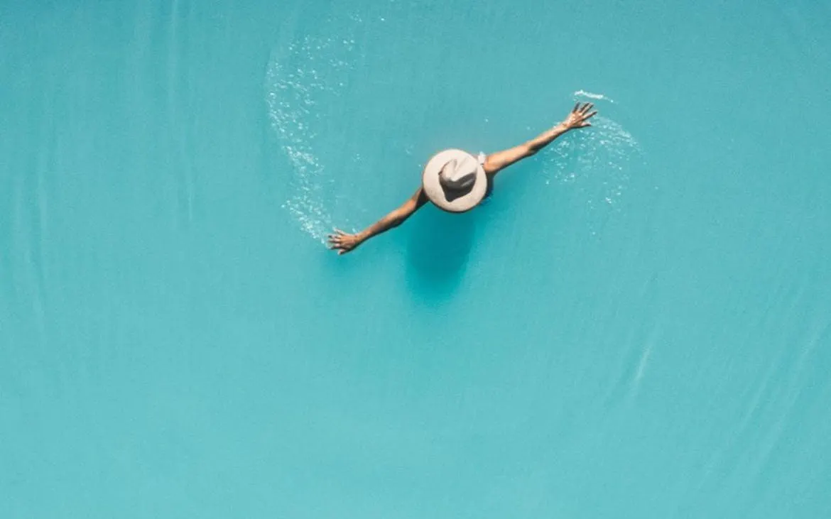 Person swimming in a thermal pool at a wellness club.